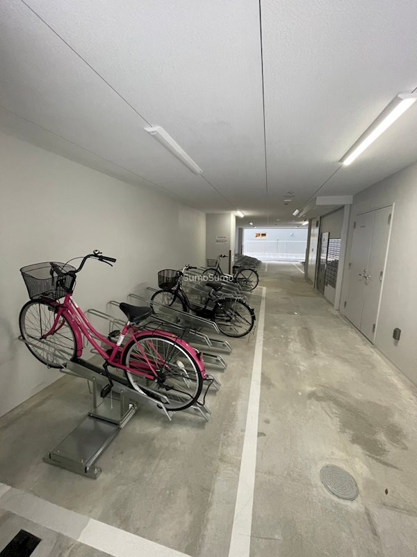 セレニテ日本橋ミラクの駐車場|車をお持ちの方に嬉しい駐車場付きの物件です