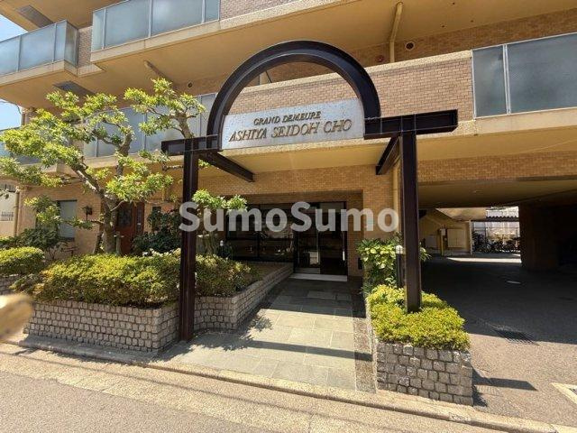 グランドムール芦屋精道町のエントランス