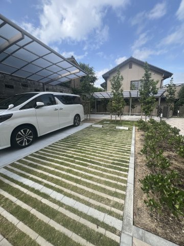 クレスタ芦屋 の駐車場