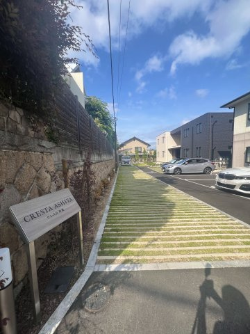 クレスタ芦屋 の駐車場