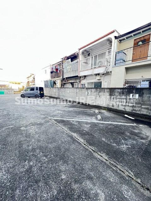 クローカスハイツの駐車場
