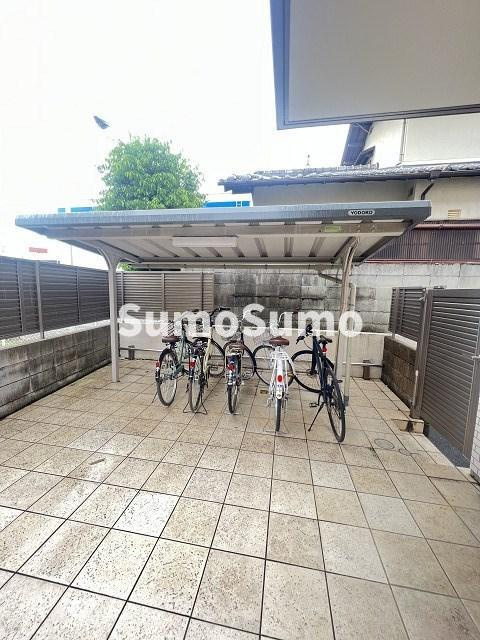 ニド フェリスの駐車場