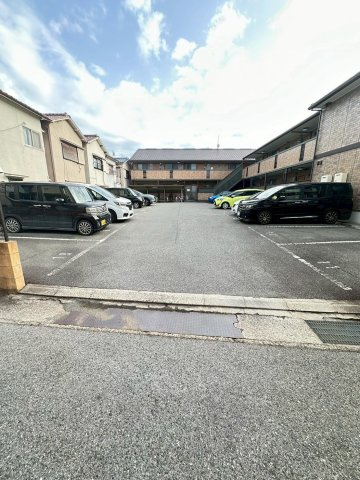 デューエ大町の駐車場