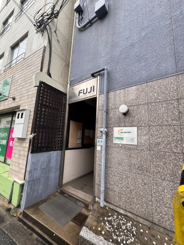 ニューフジマンションのエントランス