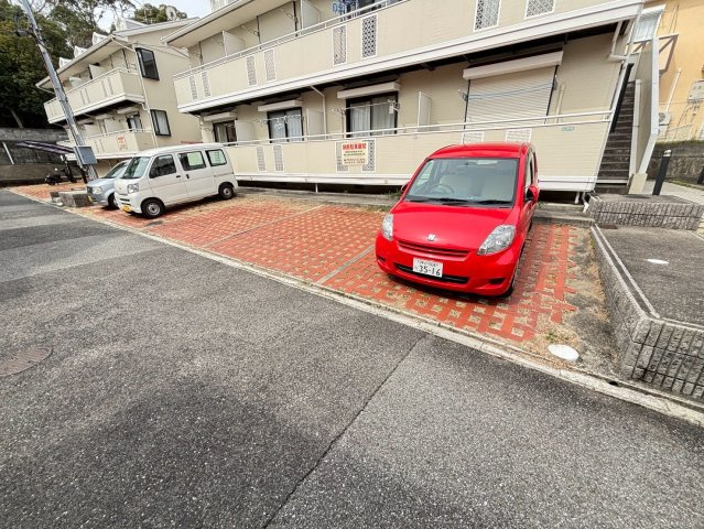 コートアゼリアの駐車場