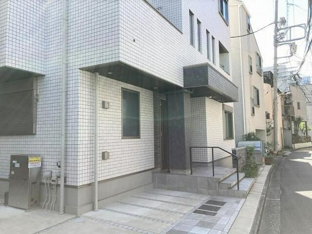 Ｒ　ｓｈｉｒｏｋａｎｅ　アールシロカネのエントランス| 