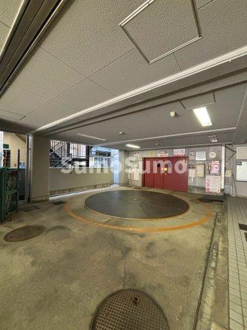 グランドール心斎橋の駐車場