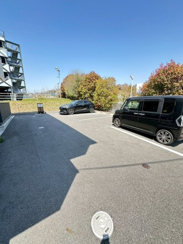 クローバー富士１号館 の駐車場|駐車場があります