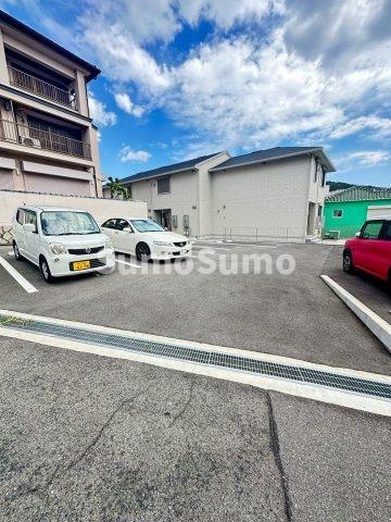 クローバー富士5号館 の駐車場|駐車場があるので、車を買う予定の方も安心です