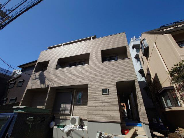 エム　メゾン　ヨヨギのエントランス| 