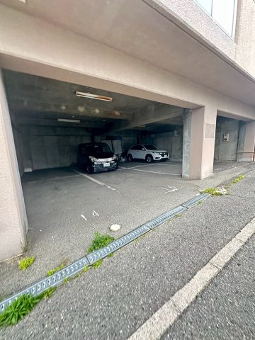 グレイス垂水の駐車場
