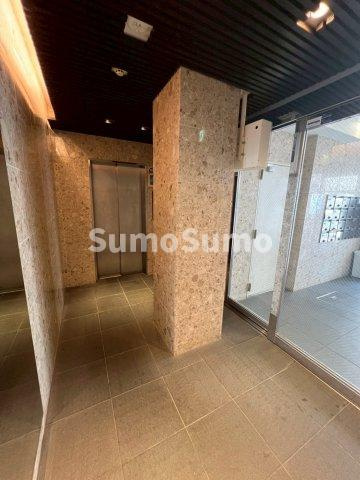 ドゥムール新町のロビー|建物の内部です