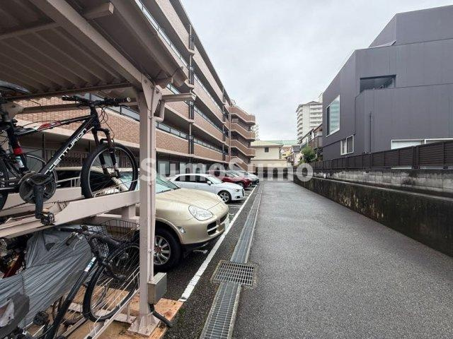 ヌーベル芦屋の駐車場