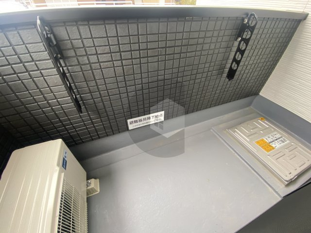 東大阪市衣摺３丁目のアパートのバルコニー