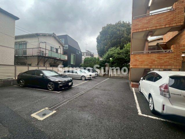 エラン・ド・オール弦巻の駐車場|駐車場に車を止められます
