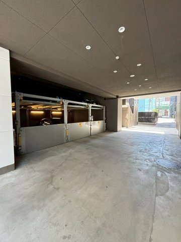 クレストコート靭公園 THE CLASSの駐車場