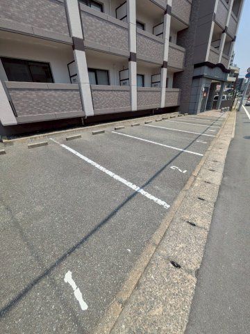 プラージュ姪浜の駐車場