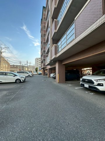 マノワール箱崎の駐車場