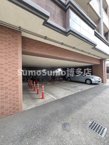 アルティザ博多駅南の駐車場