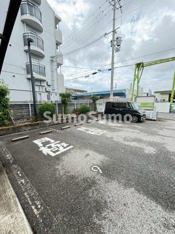 ニューバーリヤ学院坂の駐車場|駐車場があるので、車を買う予定の方も安心です