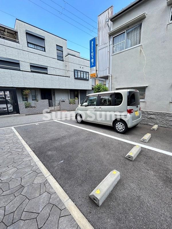 コートドール逆瀬川の駐車場