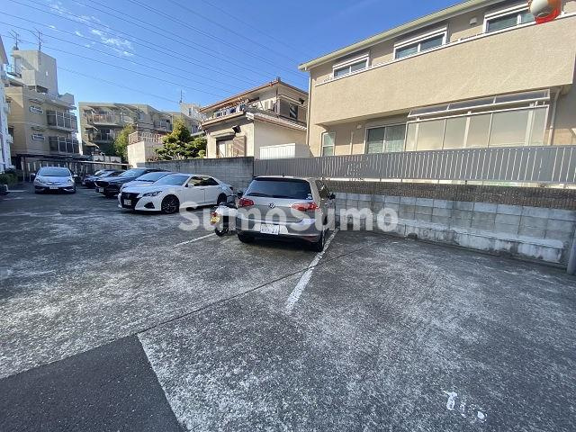 ニューエクセル武庫之荘の駐車場