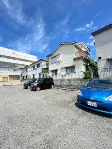 ドミール北舞子の駐車場|駐車場があります