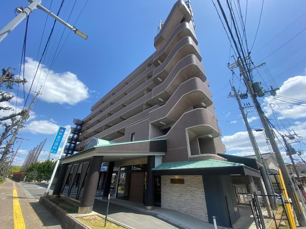 クロード・サンの外観