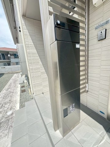 クローバー富士5号館のエントランス