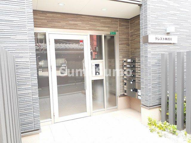 クレスト神崎川のエントランス