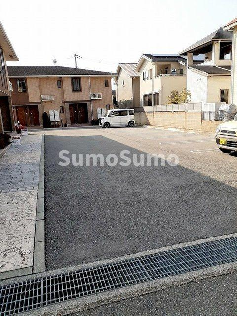 コージーコート朝霧Ⅰ番館の駐車場|駐車場があります