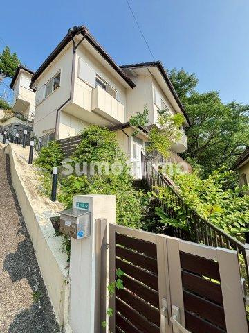 グロース甲陽園VILLAの外観