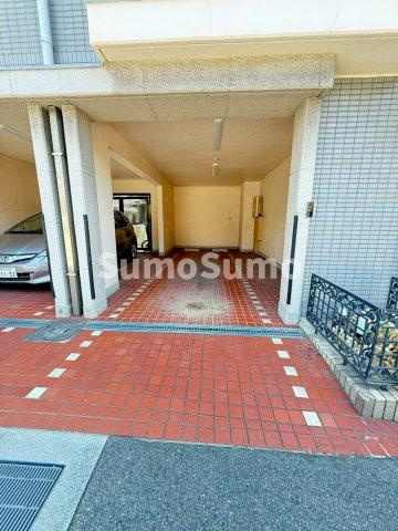 ドール霞ヶ丘の駐車場|駐車場に車を止められます