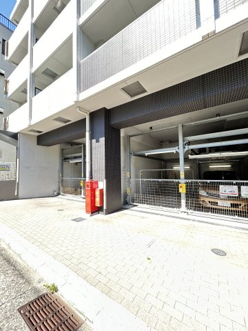 レジディア神戸三宮プレイスの駐車場