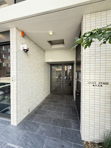 ネクストステージ神戸元町のエントランス