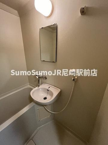 クレセント塚本の洗面所|洗面所です