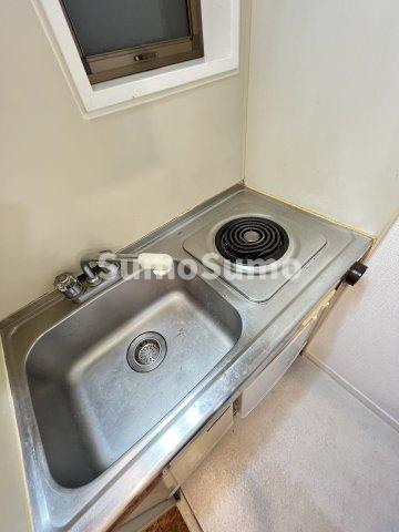 風間マンションのキッチン|コンパクトなキッチンで掃除もラクラク