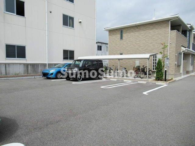 デュオ　ルミエール　Ⅱの駐車場|車をお持ちの方に嬉しい駐車場付きの物件です