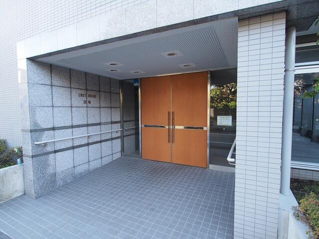 イーストヴァリュー弦巻のエントランス| 