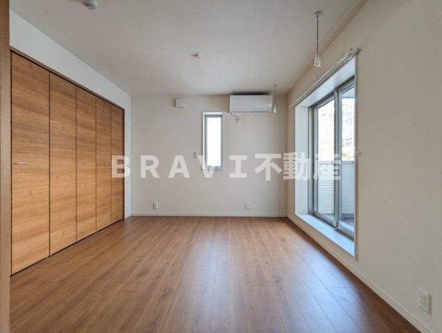 TRICERA Court BRAVI不動産の洋室|【TRICERA Court】陽当たりが良く明るい洋室です