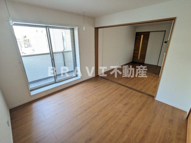 TRICERA Court BRAVI不動産の洋室|【TRICERA Court】リビングとも仕切れる寝室