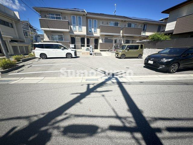 パークサイド歌敷山の駐車場|駐車場があるので、車を買う予定の方も安心です