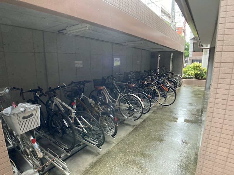 ドミールうつぼ公園の駐車場