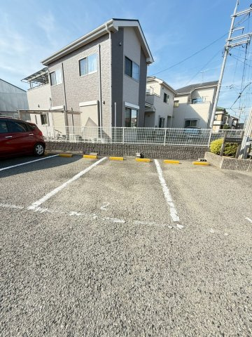 グランドール谷田川の駐車場