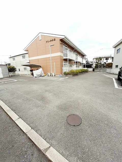 ドミール小山の駐車場