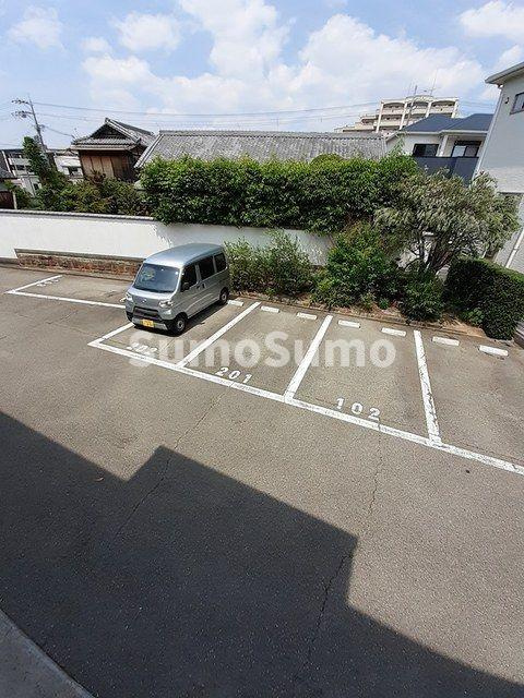 ネッスルエイトの駐車場|駐車場があるので、車を買う予定の方も安心です
