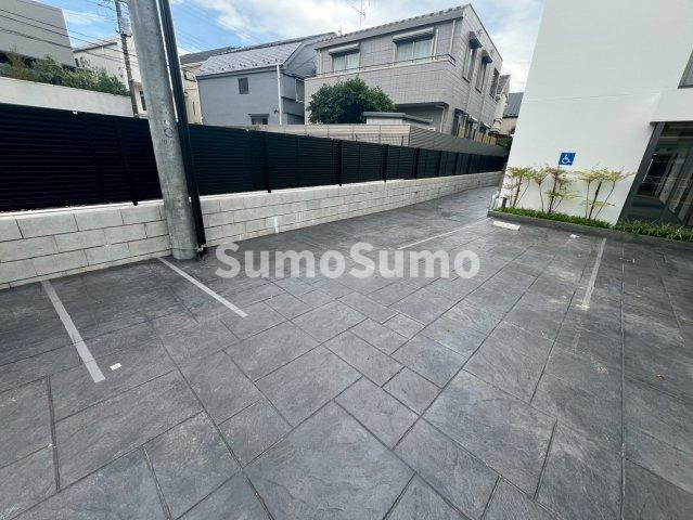 STANDZ柿の木坂の駐車場