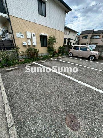 ドミール伏原の駐車場