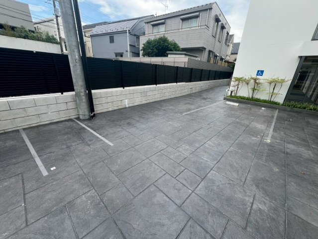 STANDZ柿の木坂の駐車場