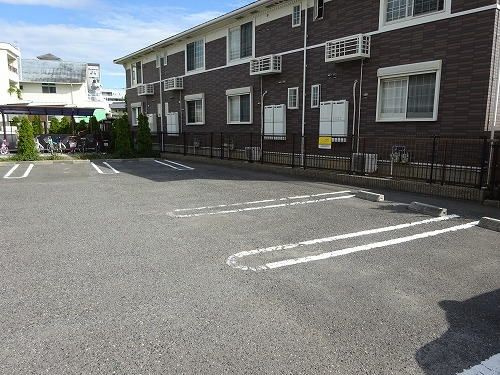 ネオハイツ　マツミの駐車場